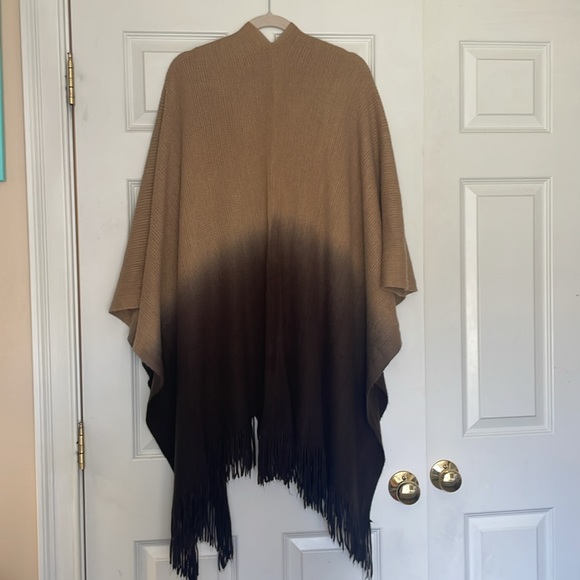 Francesca’s Poncho - Picture 2 of 5